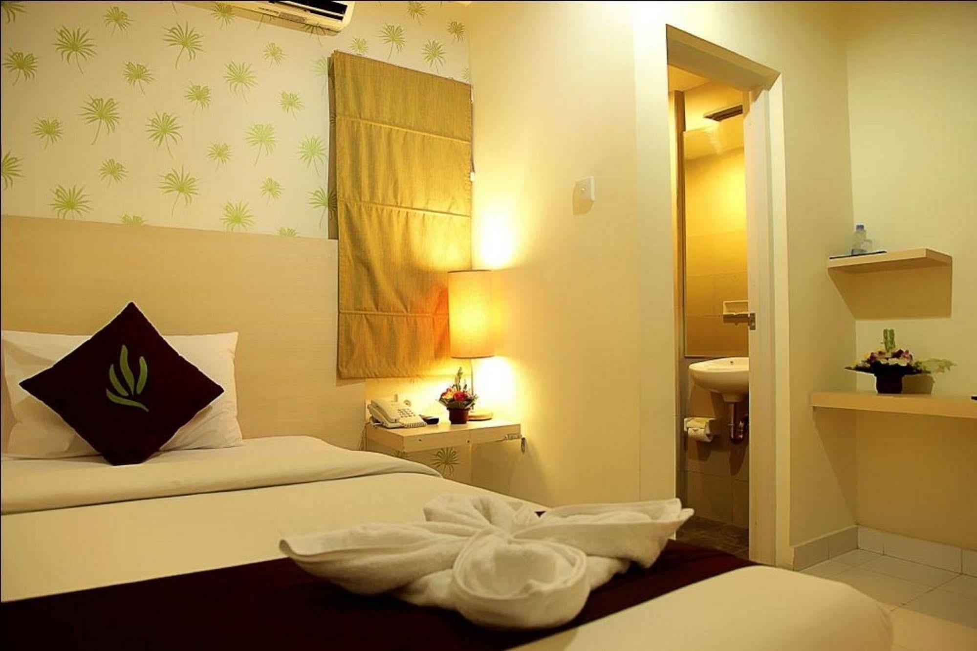 Santosa City Hotel Denpasar  Exterior photo