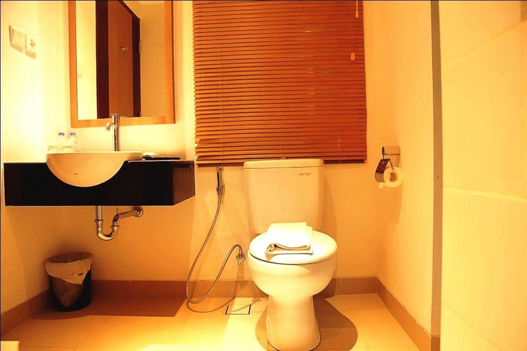 Santosa City Hotel Denpasar  Exterior photo