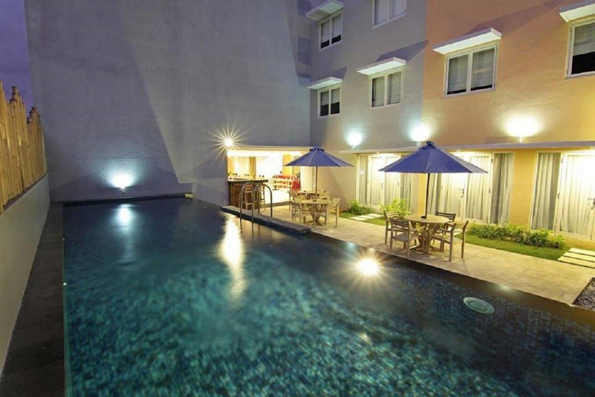 Santosa City Hotel Denpasar  Exterior photo